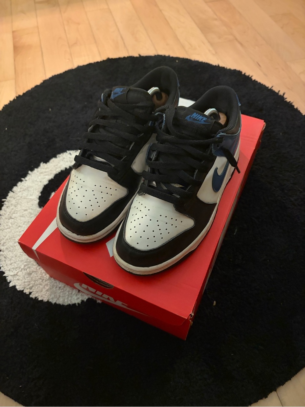 Nike Men’s Low-Top Sneakers in Black, White & Blue